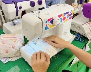 Máy May Gia Đình Giá Rẻ Có May Được Vải Dày Không?