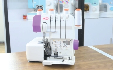 Nên Mua Máy Vắt Sổ Mini Loại Nào? Gợi Ý 2 Model Đáng Mua
