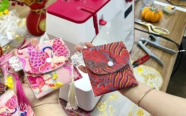 Học May Đơn Giản: Cách May Ví Đựng Lì Xì Tết Bằng Máy May Gia Đình Riccar